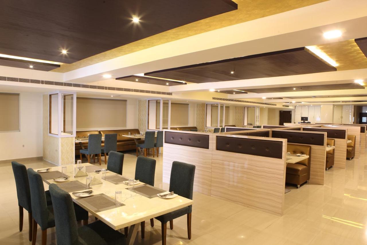 Nova Pride Hotel Hyderabad Exterior foto