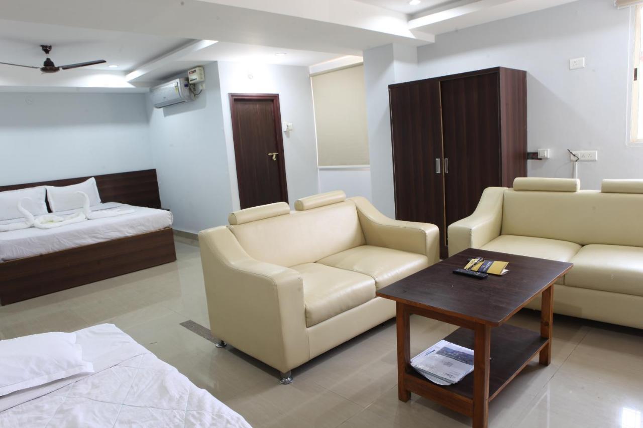 Nova Pride Hotel Hyderabad Exterior foto